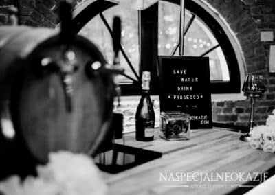 po siódme beczka prosecco na blacie