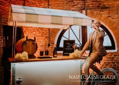 po czwarte mężczyzna na rowerze prosecco